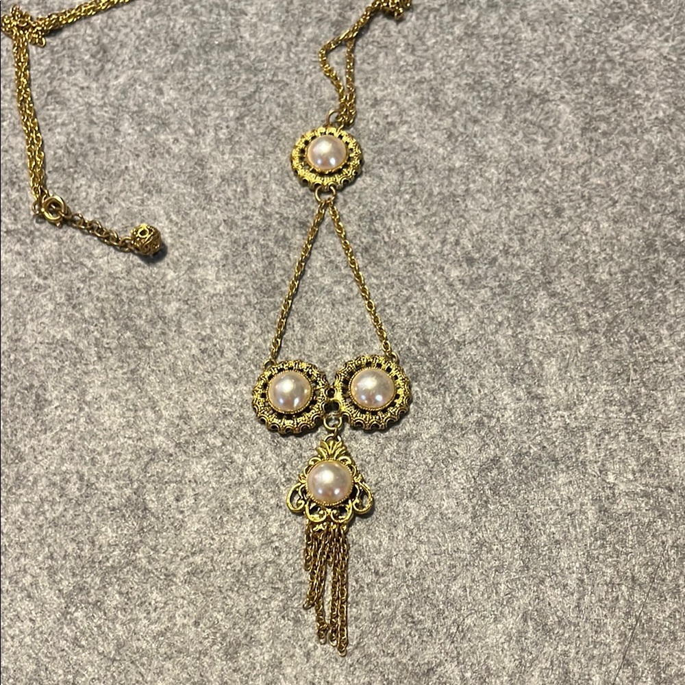Elegant Vintage Gold and Pearl Necklace